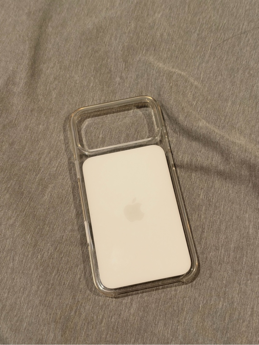 Apple Clear iPhone Case with White MagSafe Pack 17 Pro Max